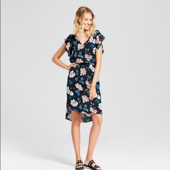Merona Dresses & Skirts - [MERONA] Flutter-sleeve Floral Dress